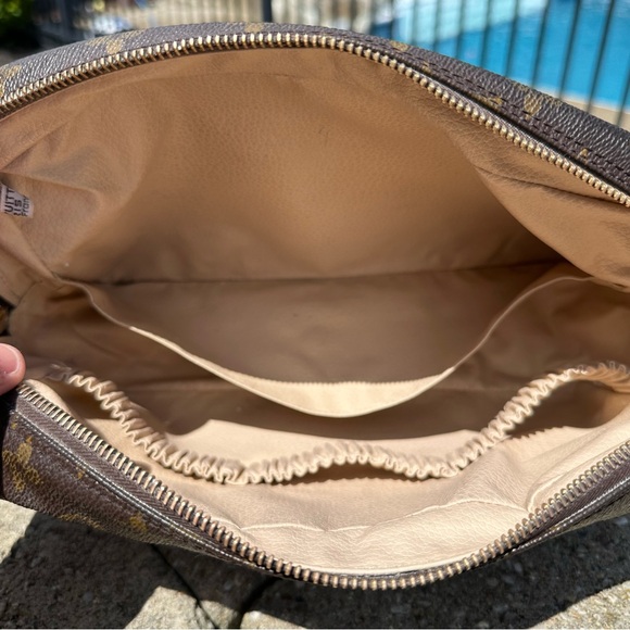 Louis Vuitton Monogram Trousse Toilette 28 - Picture 7 of 14
